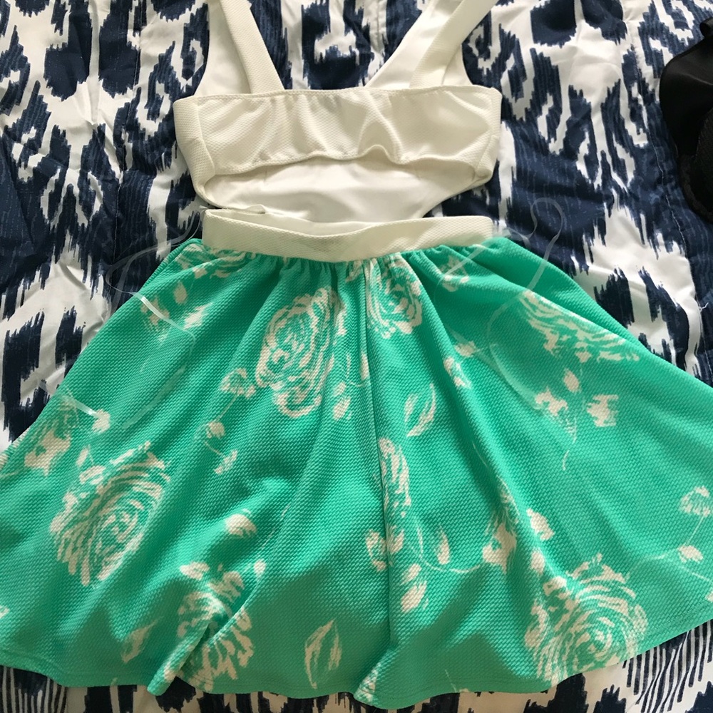 Cutout dress - Picture 6 of 6